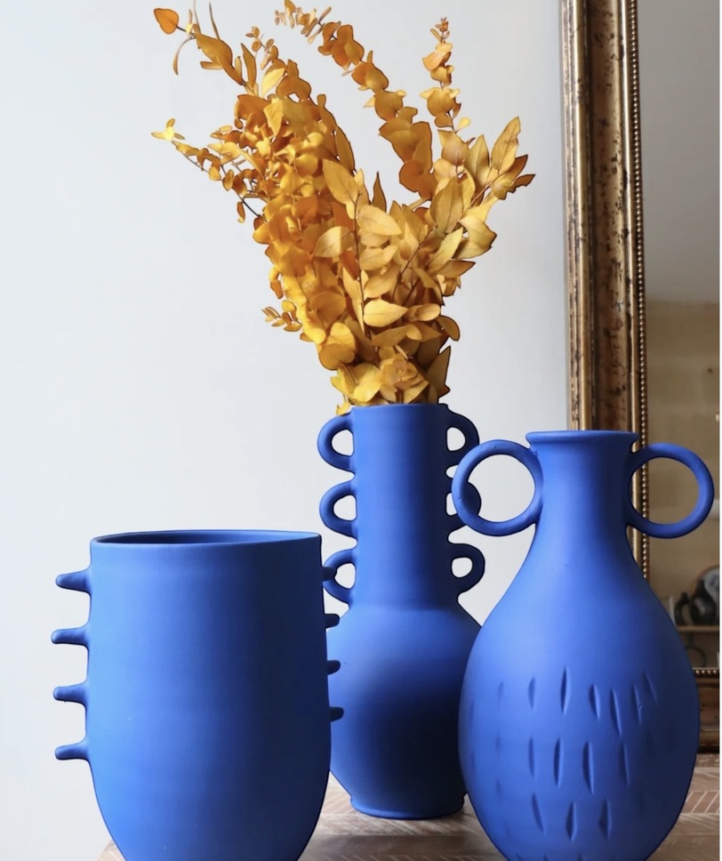 3 pots bleu en céramique aux formes organiques